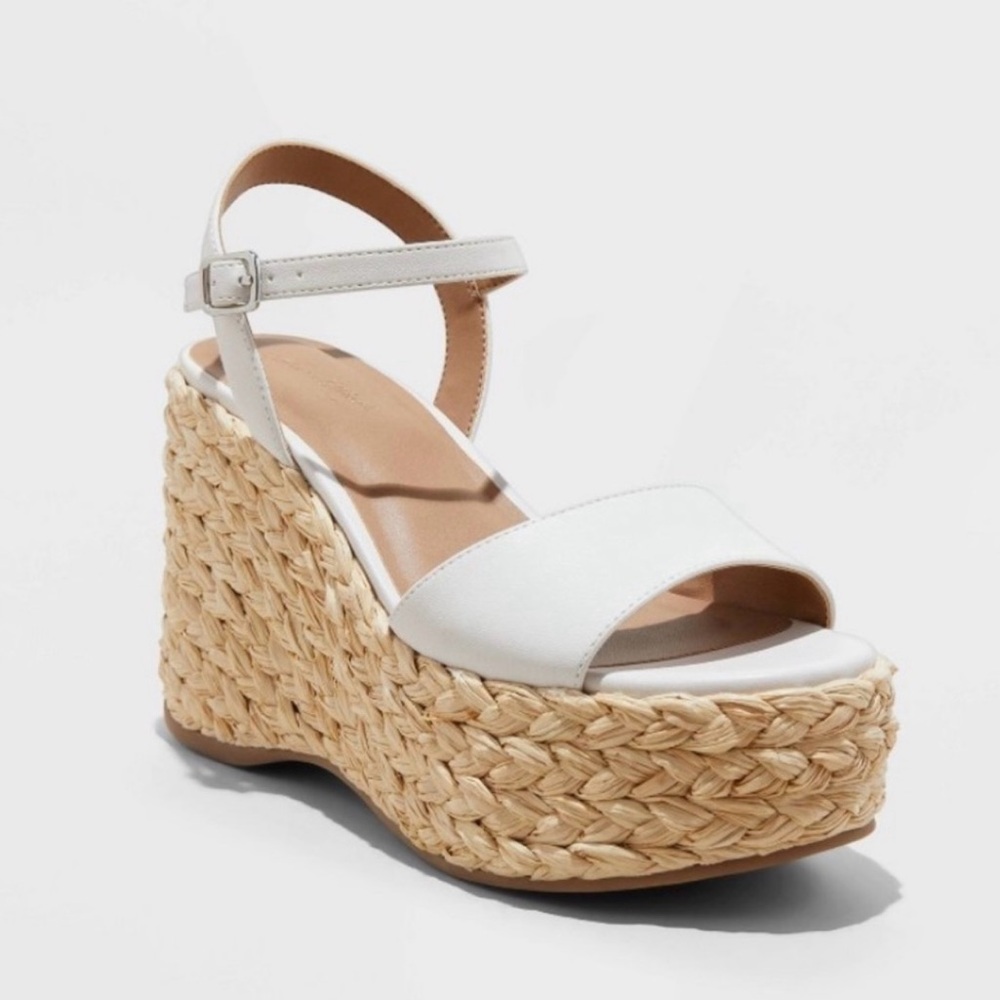 NWT Universal Thread white wedges